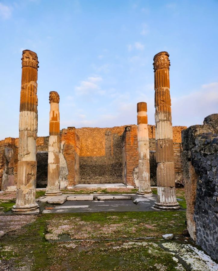 Essential Guide to Exploring Pompeii Ruins